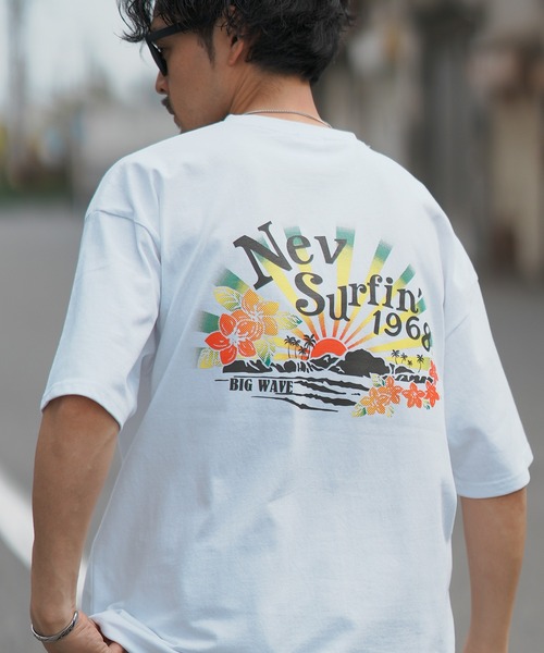 NEV(ネブ)の「【NEV SURF】別注プリント 半袖Tシャツ(Tシャツ/カットソー・メンズ・グレー系/ブラック系1/ホワイト/ブラック系/ブラック/ブルー系1/カーキ/ホワイト系1/ホワイト系・MEDIUM/SMALL/X-LARGE/LARGE)」の4枚目の写真