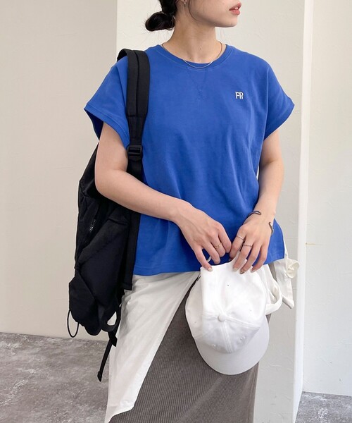 fredy emue（フレディエミュ）の「FR刺繍ミニ裏毛フレンチプルオーバー（Tシャツ/カットソー・レディース・クリーム/ブルー/オフホワイト/ライトグレー・38）」の4枚目の写真