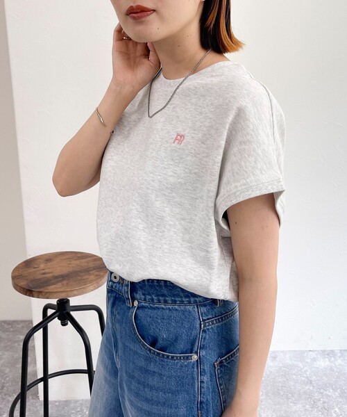 fredy emue（フレディエミュ）の「FR刺繍ミニ裏毛フレンチプルオーバー（Tシャツ/カットソー・レディース・クリーム/ブルー/オフホワイト/ライトグレー・38）」の19枚目の写真