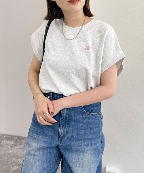 fredy emue（フレディエミュ）の「FR刺繍ミニ裏毛フレンチプルオーバー（Tシャツ/カットソー・レディース・クリーム/ブルー/オフホワイト/ライトグレー・38）」の16枚目の写真