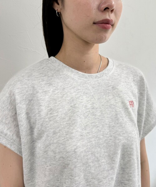 fredy emue（フレディエミュ）の「FR刺繍ミニ裏毛フレンチプルオーバー（Tシャツ/カットソー・レディース・クリーム/ブルー/オフホワイト/ライトグレー・38）」の8枚目の写真