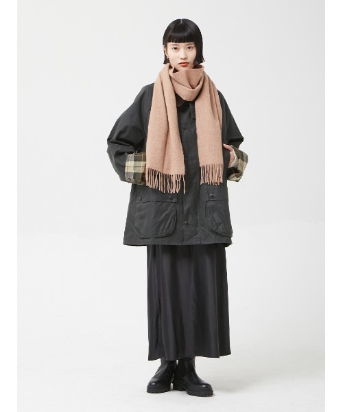 Barbour（バブアー）の「ラムズ ウール ソリッド マフラー（マフラー・レディース・グリーン/ブラック/グレー/ブラウン/オレンジ/ダークグレー/オリーブ・FREE）」の8枚目の写真
