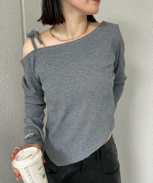 mline（エムライン）の「【3色展開】[mline]ショルダーリボンT（Tシャツ/カットソー・レディース・オフホワイト/グレー/レッド・FREE）」の2枚目の写真