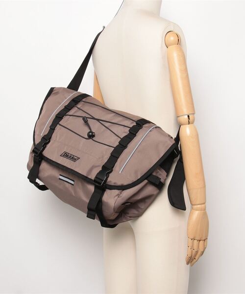 Dickies(ディッキーズ)の「【DICKIES/ディッキーズ】CITYWORK MESSENGER BAG メッセンジャーバッグ(メッセンジャーバッグ・メンズ・ブラック/ベージュ・FREE)」の22枚目の写真