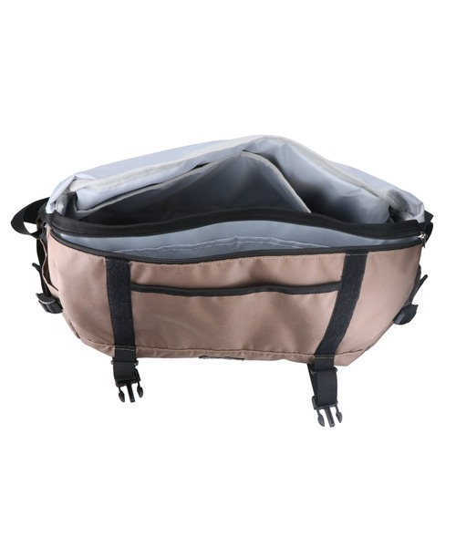 Dickies(ディッキーズ)の「【DICKIES/ディッキーズ】CITYWORK MESSENGER BAG メッセンジャーバッグ(メッセンジャーバッグ・メンズ・ブラック/ベージュ・FREE)」の8枚目の写真