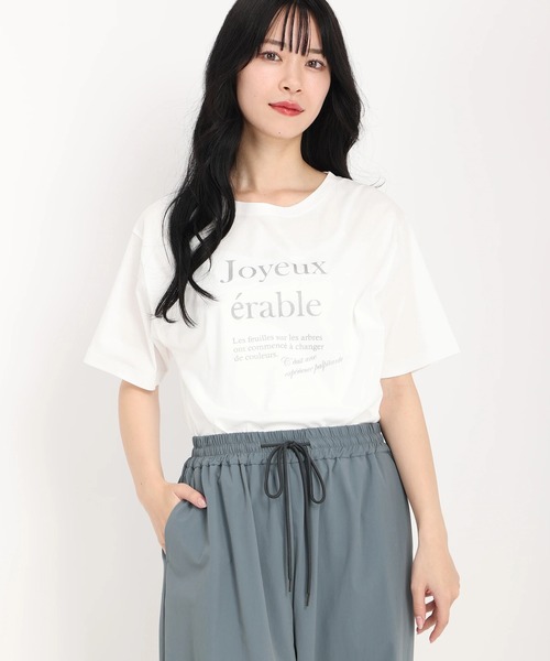 STRAWBERRY-FIELDS（ストロベリーフィールズ）の「JoyeuxラメロゴプリントTシャツ（Tシャツ/カットソー・レディース・オフホワイト/チャコールグレー・2）」の1枚目の写真