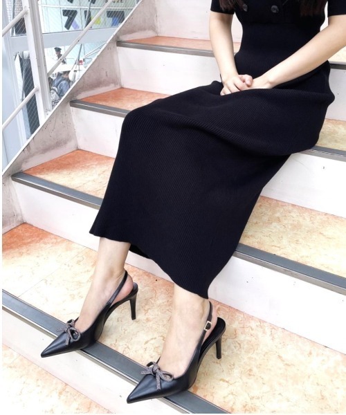 R&E（アールアンドイー）の「【24AW新作】【R&E】ビジューリボンバックベルトヒールパンプス（パンプス・レディース・ブラック/ブラック系その他/ブラウン系その他・22cm/22.5cm/23cm/23.5cm/24cm/24.5cm）」の13枚目の写真