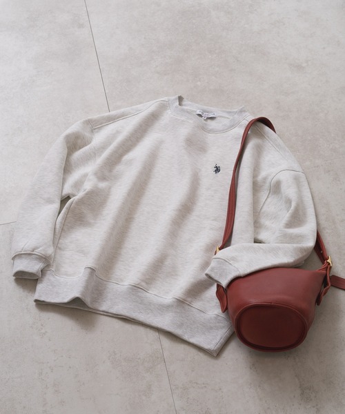 U.S. POLO ASSN.(ユーエスポロアッスン)の「【U.S. POLO ASSN./ユーエスポロアッスン】裏起毛 クルーネック スウェットトレーナー ワンポイント ブランドロゴ(スウェット・レディース・ベージュ/ブラック/ネイビー/ピンク/グリーン/アイボリー・MEDIUM/LARGE)」の2枚目の写真