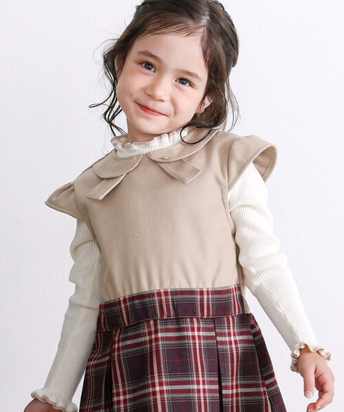 SLAP SLIP（スラップスリップ）の「【お揃い】リボン風襟付き肩あきチェックタック入りジャンパースカート(80~140cm)（ジャンパースカート・キッズ・ブラック/ベージュ・80ｃｍ/90cm/110cm/100cm/120cm/130cm/140cm）」の4枚目の写真