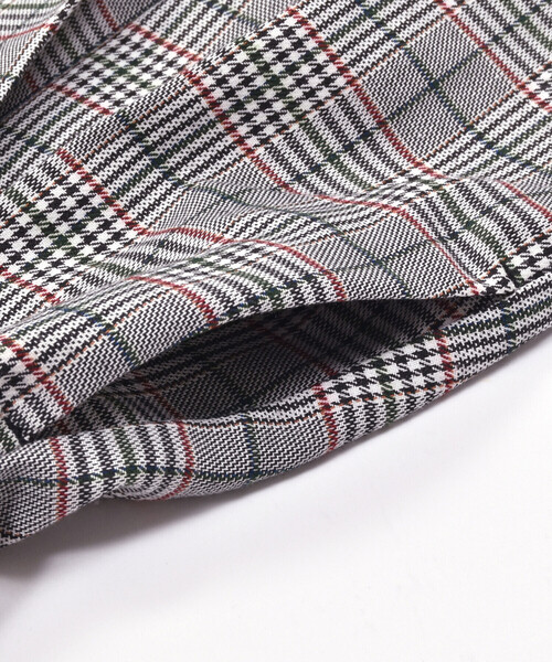 SLAP SLIP（スラップスリップ）の「【お揃い】リボン風襟付き肩あきチェックタック入りジャンパースカート(80~140cm)（ジャンパースカート・キッズ・ブラック/ベージュ・80ｃｍ/90cm/110cm/100cm/120cm/130cm/140cm）」の8枚目の写真