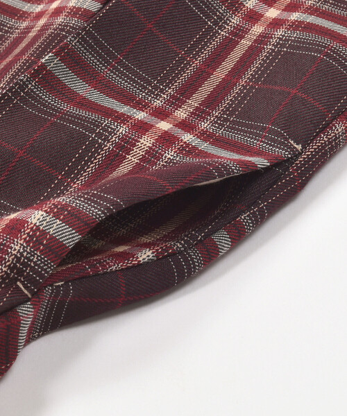 SLAP SLIP（スラップスリップ）の「【お揃い】リボン風襟付き肩あきチェックタック入りジャンパースカート(80~140cm)（ジャンパースカート・キッズ・ブラック/ベージュ・80ｃｍ/90cm/110cm/100cm/120cm/130cm/140cm）」の13枚目の写真