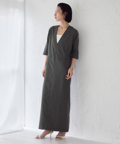 UR'S（ユアーズ）の「ディープVネックワンピース（ワンピース・レディース・ブルー系その他/ブラック系その他/グレー系その他・MT/M/L/S）」の2枚目の写真