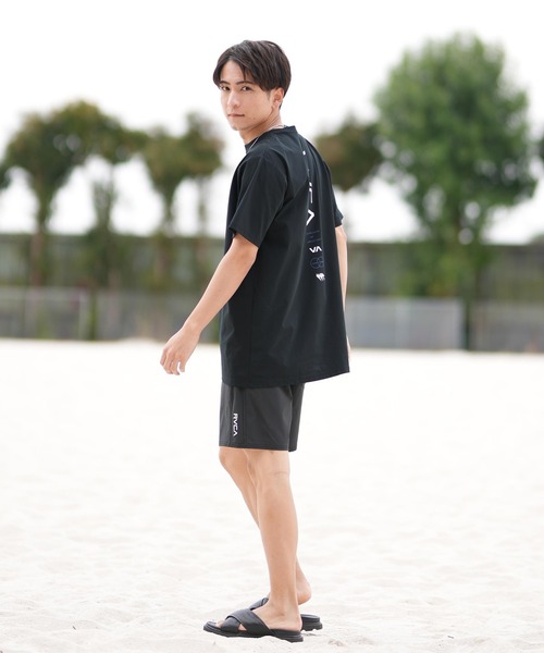 RVCA（ルーカ）の「RVCA/ルーカ 半袖Tシャツ 水陸両用/ユーティリティー UVケアラッシュガード BF041-871（ラッシュガード・メンズ・ホワイト×ブラック/ブラック×ブラック/ブラック×ホワイト・S/M/L）」の15枚目の写真