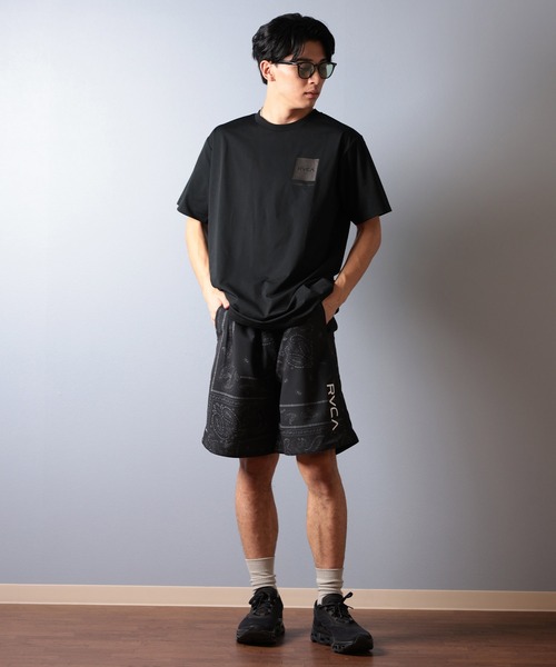 RVCA（ルーカ）の「RVCA/ルーカ 半袖Tシャツ 水陸両用/ユーティリティー UVケアラッシュガード BF041-871（ラッシュガード・メンズ・ホワイト×ブラック/ブラック×ブラック/ブラック×ホワイト・S/M/L）」の20枚目の写真