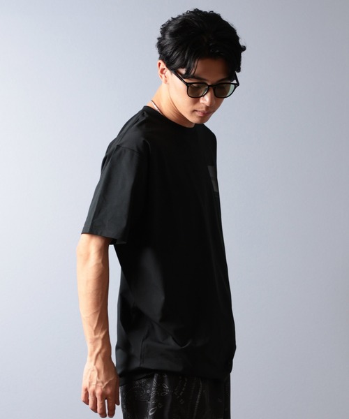 RVCA（ルーカ）の「RVCA/ルーカ 半袖Tシャツ 水陸両用/ユーティリティー UVケアラッシュガード BF041-871（ラッシュガード・メンズ・ホワイト×ブラック/ブラック×ブラック/ブラック×ホワイト・S/M/L）」の19枚目の写真