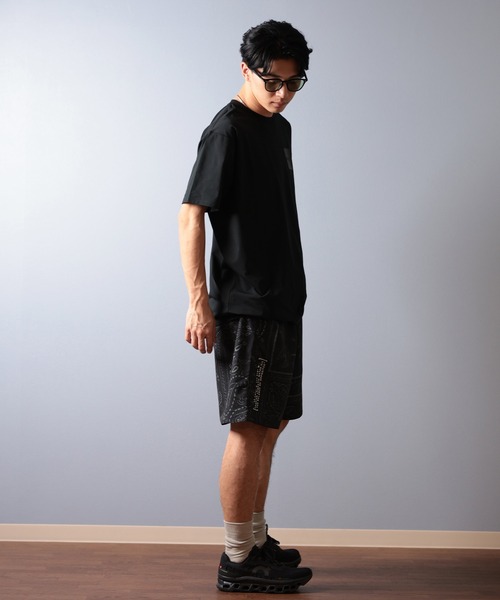 RVCA（ルーカ）の「RVCA/ルーカ 半袖Tシャツ 水陸両用/ユーティリティー UVケアラッシュガード BF041-871（ラッシュガード・メンズ・ホワイト×ブラック/ブラック×ブラック/ブラック×ホワイト・S/M/L）」の22枚目の写真