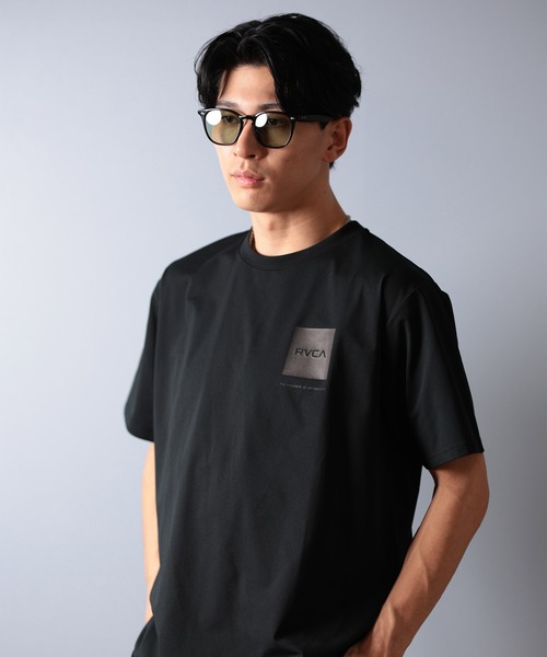 RVCA（ルーカ）の「RVCA/ルーカ 半袖Tシャツ 水陸両用/ユーティリティー UVケアラッシュガード BF041-871（ラッシュガード・メンズ・ホワイト×ブラック/ブラック×ブラック/ブラック×ホワイト・S/M/L）」の17枚目の写真
