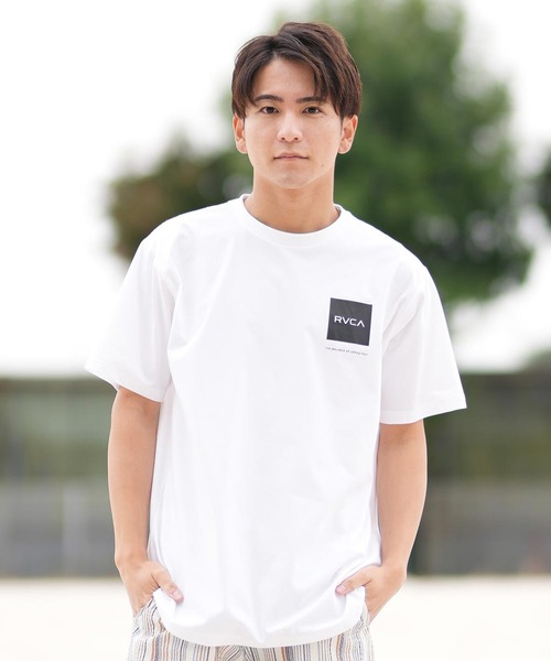RVCA（ルーカ）の「RVCA/ルーカ 半袖Tシャツ 水陸両用/ユーティリティー UVケアラッシュガード BF041-871（ラッシュガード・メンズ・ホワイト×ブラック/ブラック×ブラック/ブラック×ホワイト・S/M/L）」の5枚目の写真