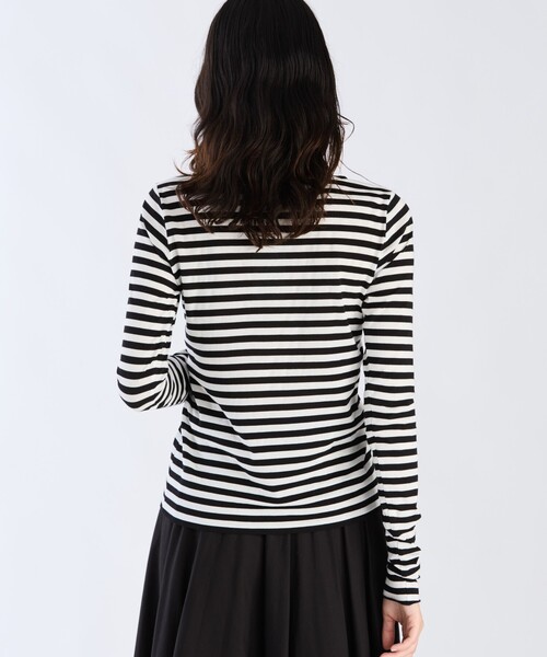 agnes b.(アニエスベー)の「細ボーダー オーガニックコットン 長袖 Tシャツ "Knox Ultra"(Tシャツ/カットソー・レディース・ブラック×ホワイト・1/2/3)」の4枚目の写真