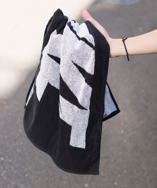 NIKE（ナイキ）の「NIKE/ナイキ ジャガード タオル ミディアム（ハンカチ/ハンドタオル・メンズ・ライトブルー/ブラック/オレンジ・FREE）」の14枚目の写真