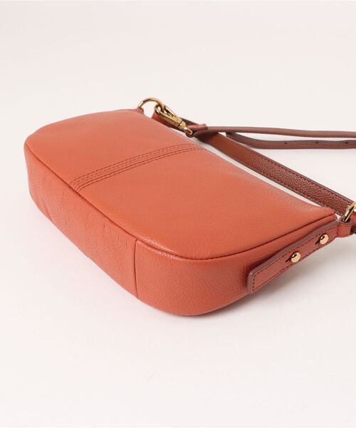 FOSSIL（フォッシル）の「フォッシル 斜めがけバッグ レディース レザー レッド スマホ収納可 ZB11097604（ハンドバッグ・レディース・レッド・FREE）」の5枚目の写真