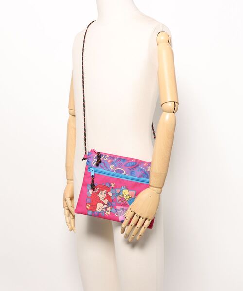 Disney(ディズニー)の「【 Disney NOSTALGICA 】 ノスタルジカ サコッシュ リトル・マーメイド 25S1(ショルダーバッグ・レディース・レッド/ネイビー・FREE)」の3枚目の写真