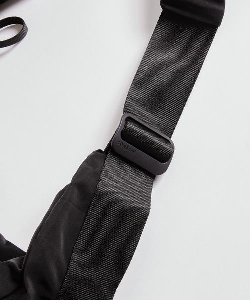 Cote&Ciel（コートエシエル）の「【Cote&Ciel/コートエシエル】Hyco（ショルダーバッグ)（ショルダーバッグ・メンズ・ブラック・FREE）」の7枚目の写真