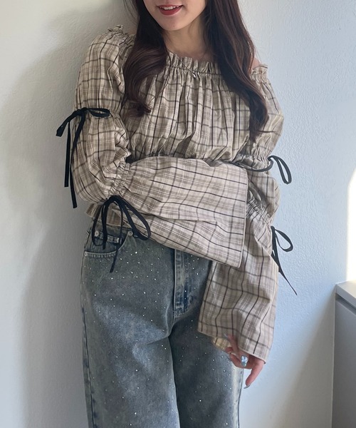 continuer de NICE CLAUP(コンティニューデナイスクラップ)の「【@_chipi2xセレクト】華奢見え叶う2wayブラウス(シャツ/ブラウス・レディース・ブラック系その他/ベージュ系その他・FREE)」の7枚目の写真