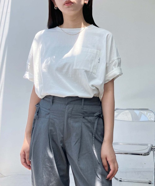AS KNOW AS plus(アズノゥアズプラス)の「●ポケット付き コットン ラウンド半袖Tシャツ(Tシャツ/カットソー・レディース・ホワイト×グリーン/ホワイト×ブラック/ブルー/チャコールグレー/オフホワイト/オートミール/ホワイト系その他/ホワイト系/ブラック/ホワイト×ブルー/ホワイト×ネイビー・FREE)」の7枚目の写真