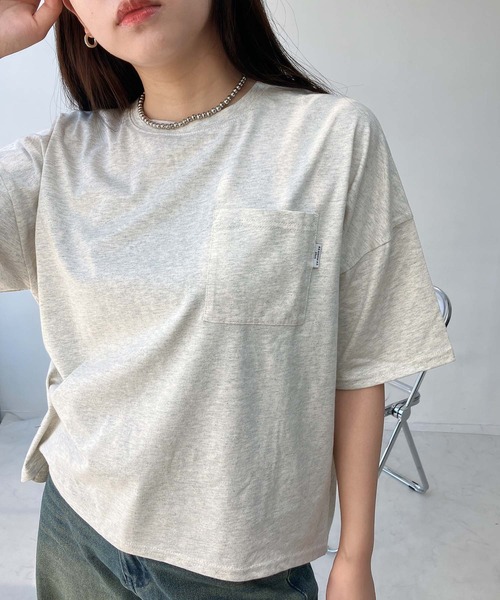 AS KNOW AS plus(アズノゥアズプラス)の「●ポケット付き コットン ラウンド半袖Tシャツ(Tシャツ/カットソー・レディース・ホワイト×グリーン/ホワイト×ブラック/ブルー/チャコールグレー/オフホワイト/オートミール/ホワイト系その他/ホワイト系/ブラック/ホワイト×ブルー/ホワイト×ネイビー・FREE)」の10枚目の写真