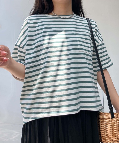 AS KNOW AS plus(アズノゥアズプラス)の「●ポケット付き コットン ラウンド半袖Tシャツ(Tシャツ/カットソー・レディース・ホワイト×グリーン/ホワイト×ブラック/ブルー/チャコールグレー/オフホワイト/オートミール/ホワイト系その他/ホワイト系/ブラック/ホワイト×ブルー/ホワイト×ネイビー・FREE)」の5枚目の写真