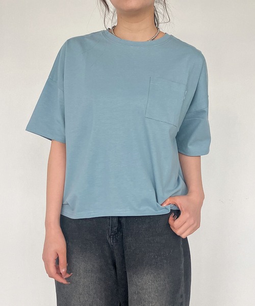 AS KNOW AS plus(アズノゥアズプラス)の「●ポケット付き コットン ラウンド半袖Tシャツ(Tシャツ/カットソー・レディース・ホワイト×グリーン/ホワイト×ブラック/ブルー/チャコールグレー/オフホワイト/オートミール/ホワイト系その他/ホワイト系/ブラック/ホワイト×ブルー/ホワイト×ネイビー・FREE)」の11枚目の写真