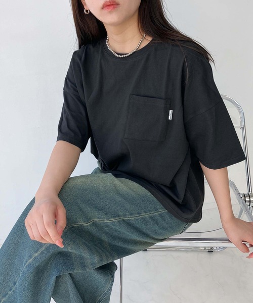 AS KNOW AS plus(アズノゥアズプラス)の「●ポケット付き コットン ラウンド半袖Tシャツ(Tシャツ/カットソー・レディース・ホワイト×グリーン/ホワイト×ブラック/ブルー/チャコールグレー/オフホワイト/オートミール/ホワイト系その他/ホワイト系/ブラック/ホワイト×ブルー/ホワイト×ネイビー・FREE)」の8枚目の写真