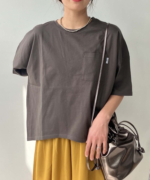 AS KNOW AS plus(アズノゥアズプラス)の「●ポケット付き コットン ラウンド半袖Tシャツ(Tシャツ/カットソー・レディース・ホワイト×グリーン/ホワイト×ブラック/ブルー/チャコールグレー/オフホワイト/オートミール/ホワイト系その他/ホワイト系/ブラック/ホワイト×ブルー/ホワイト×ネイビー・FREE)」の12枚目の写真
