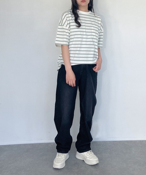 AS KNOW AS plus(アズノゥアズプラス)の「●ポケット付き コットン ラウンド半袖Tシャツ(Tシャツ/カットソー・レディース・ホワイト×グリーン/ホワイト×ブラック/ブルー/チャコールグレー/オフホワイト/オートミール/ホワイト系その他/ホワイト系/ブラック/ホワイト×ブルー/ホワイト×ネイビー・FREE)」の22枚目の写真