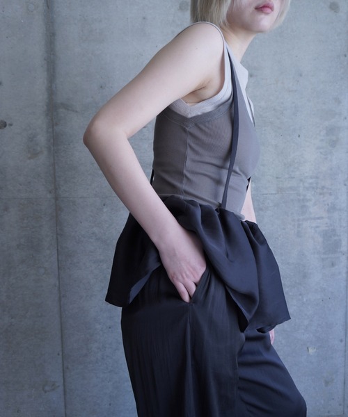 G.V.G.V.(ジーヴィージーヴィー)の「SATIN SUSPENDER PANTS(その他パンツ・レディース・ブラック/ブラウン・ONE SIZE)」の13枚目の写真