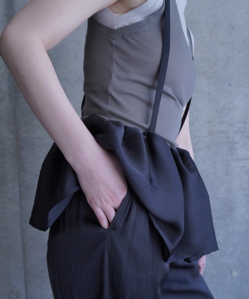 G.V.G.V.(ジーヴィージーヴィー)の「SATIN SUSPENDER PANTS(その他パンツ・レディース・ブラック/ブラウン・ONE SIZE)」の14枚目の写真