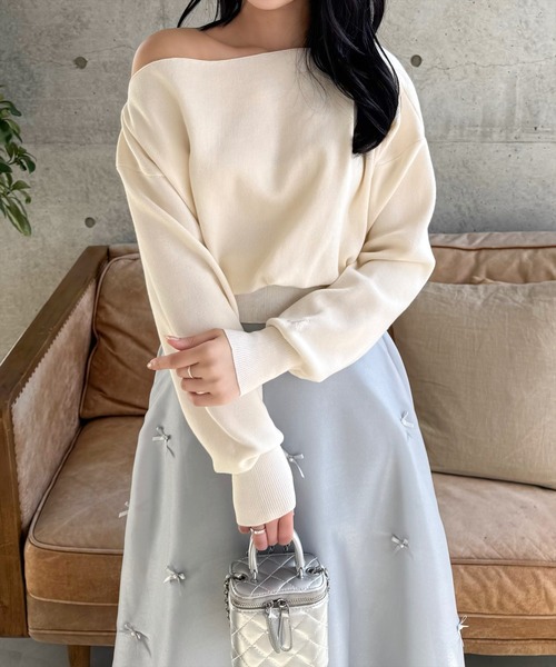 CLEAR BASIC（クリアベーシック）の「ワンポイント刺繍ワンショル2wayニットトップス［大人カジュアル 春夏ニット］≪再入荷≫（ニット/セーター・レディース・アイボリー/ミント/ブルーグレー/ブラック・F）」の2枚目の写真