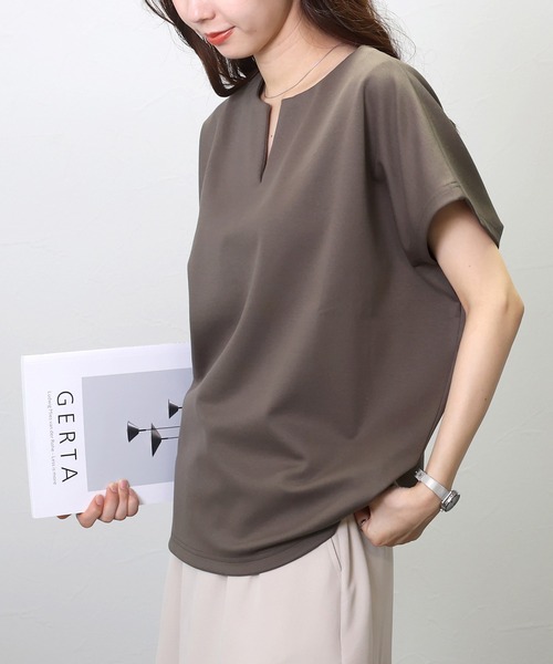 Aletta vita(アレッタビータ)の「スリットネックポンチコクーンフレンチプルオーバー(Tシャツ/カットソー・レディース・ブラック/オフホワイト/ベージュ/チョコ・FREE)」の3枚目の写真