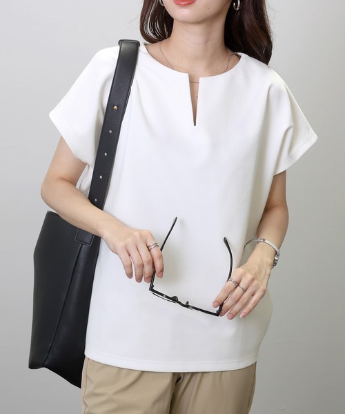 Aletta vita(アレッタビータ)の「スリットネックポンチコクーンフレンチプルオーバー(Tシャツ/カットソー・レディース・ブラック/オフホワイト/ベージュ/チョコ・FREE)」の2枚目の写真
