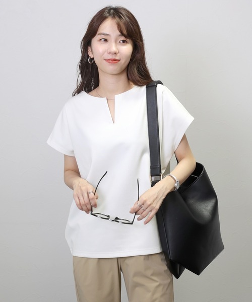 Aletta vita(アレッタビータ)の「スリットネックポンチコクーンフレンチプルオーバー(Tシャツ/カットソー・レディース・ブラック/オフホワイト/ベージュ/チョコ・FREE)」の18枚目の写真
