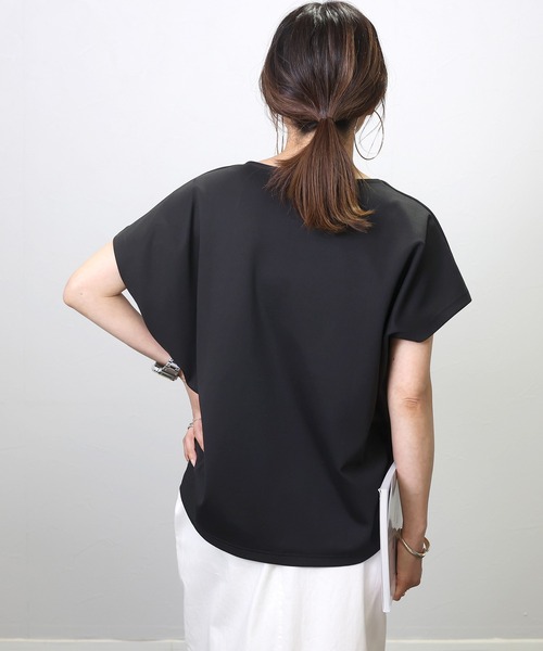 Aletta vita(アレッタビータ)の「スリットネックポンチコクーンフレンチプルオーバー(Tシャツ/カットソー・レディース・ブラック/オフホワイト/ベージュ/チョコ・FREE)」の7枚目の写真