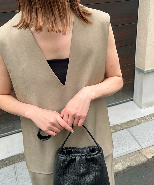 meilmada（メイルマダ）の「Vネックツイルベスト（ベスト・レディース・ベージュ/ネイビー/グレー/ネイビー系1/ベージュ系1・FREE）」の11枚目の写真