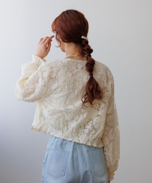 flower(フラワー)の「ボタニカルシアートップ(シャツ/ブラウス・レディース・ホワイト/アイボリー/ブルー/ピンク・FREE)」の15枚目の写真