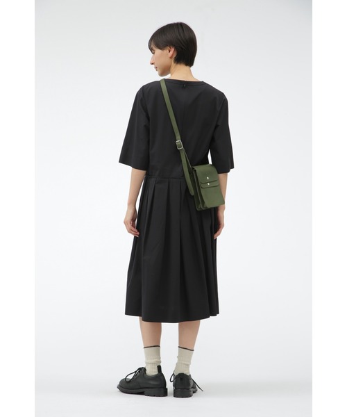 MARGARET HOWELL（マーガレットハウエル）の「VEGITABLE TANNED LEATHER（ショルダーバッグ・レディース・ブラック/オリーブ・FREE）」の7枚目の写真