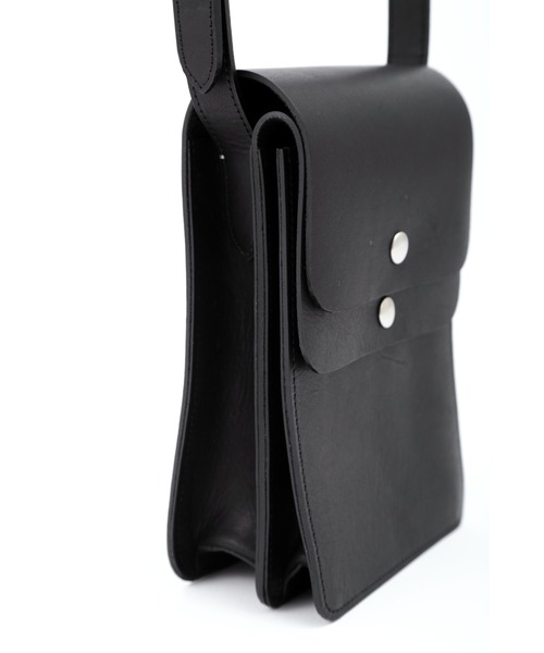 MARGARET HOWELL（マーガレットハウエル）の「VEGITABLE TANNED LEATHER（ショルダーバッグ・レディース・ブラック/オリーブ・FREE）」の4枚目の写真