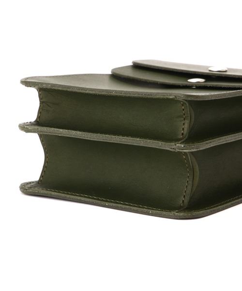 MARGARET HOWELL（マーガレットハウエル）の「VEGITABLE TANNED LEATHER（ショルダーバッグ・レディース・ブラック/オリーブ・FREE）」の12枚目の写真