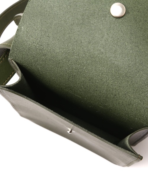 MARGARET HOWELL（マーガレットハウエル）の「VEGITABLE TANNED LEATHER（ショルダーバッグ・レディース・ブラック/オリーブ・FREE）」の14枚目の写真