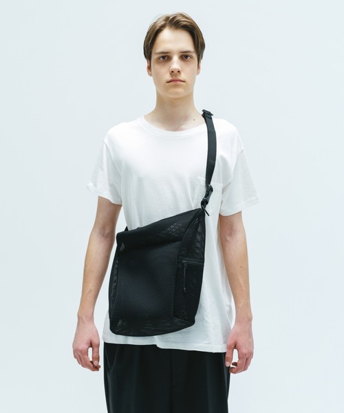 BAICYCLON by Bagjack(バイシクロン バイ バグジャック)の「BAICYCLON by bagjack MESH SHOULDER BAG (SMALL) (BCL-91 (MESH))(ショルダーバッグ・メンズ・ブラック・FREE)」の2枚目の写真