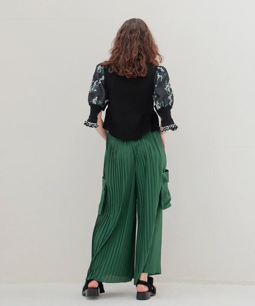 DRESSLAVE(ドレスレイブ)の「georgett pleats easy wide pants(ジョーゼットプリーツイージーワイドパンツ)(その他パンツ・レディース・グリーン/ベージュ・38)」の3枚目の写真